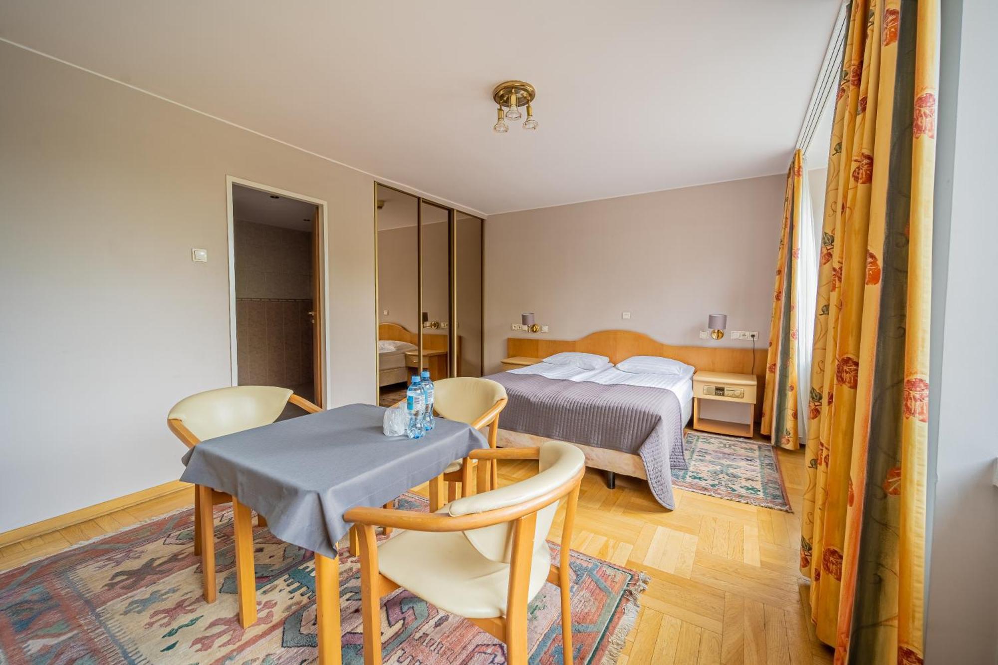 Hotel Mazowiecki Lodz Extérieur photo